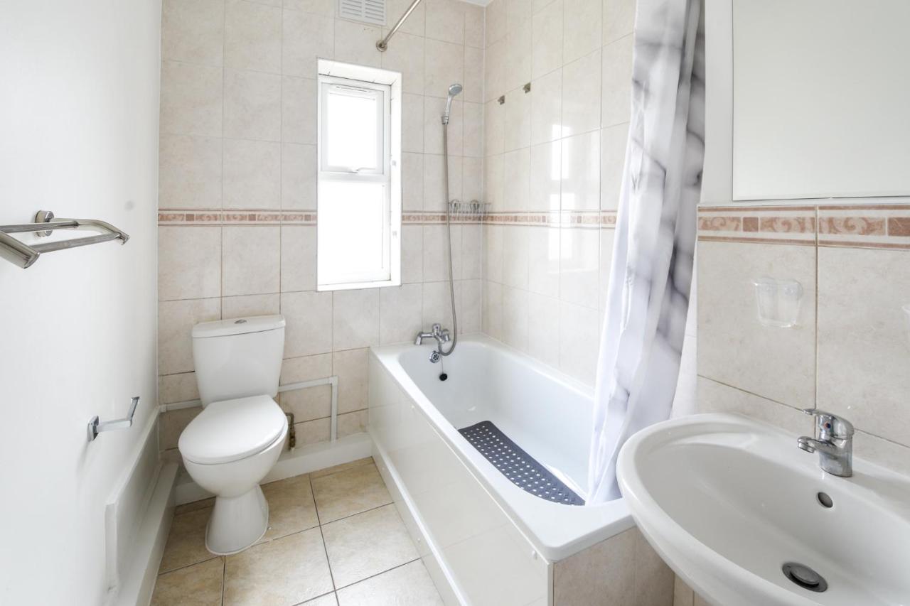 Great Spacious 2 Bedroom Flat ヘンドン エクステリア 写真
